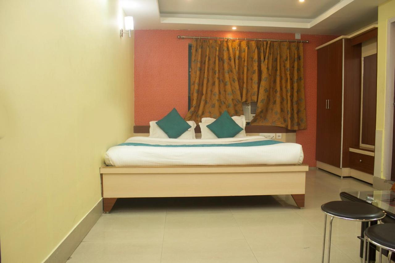 Hotel Oyo 3733 Near Hong Kong Market Siliguri Esterno foto